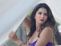 sunny-leone-narrow-escape-in-plane-crash-due-to-bad-weather-thanks-god-for-safe-landing
